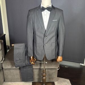Men’s Dark Gray 2 Piece Suit Two Button Notched Lapel 34 Jacket 31 Pants NEW